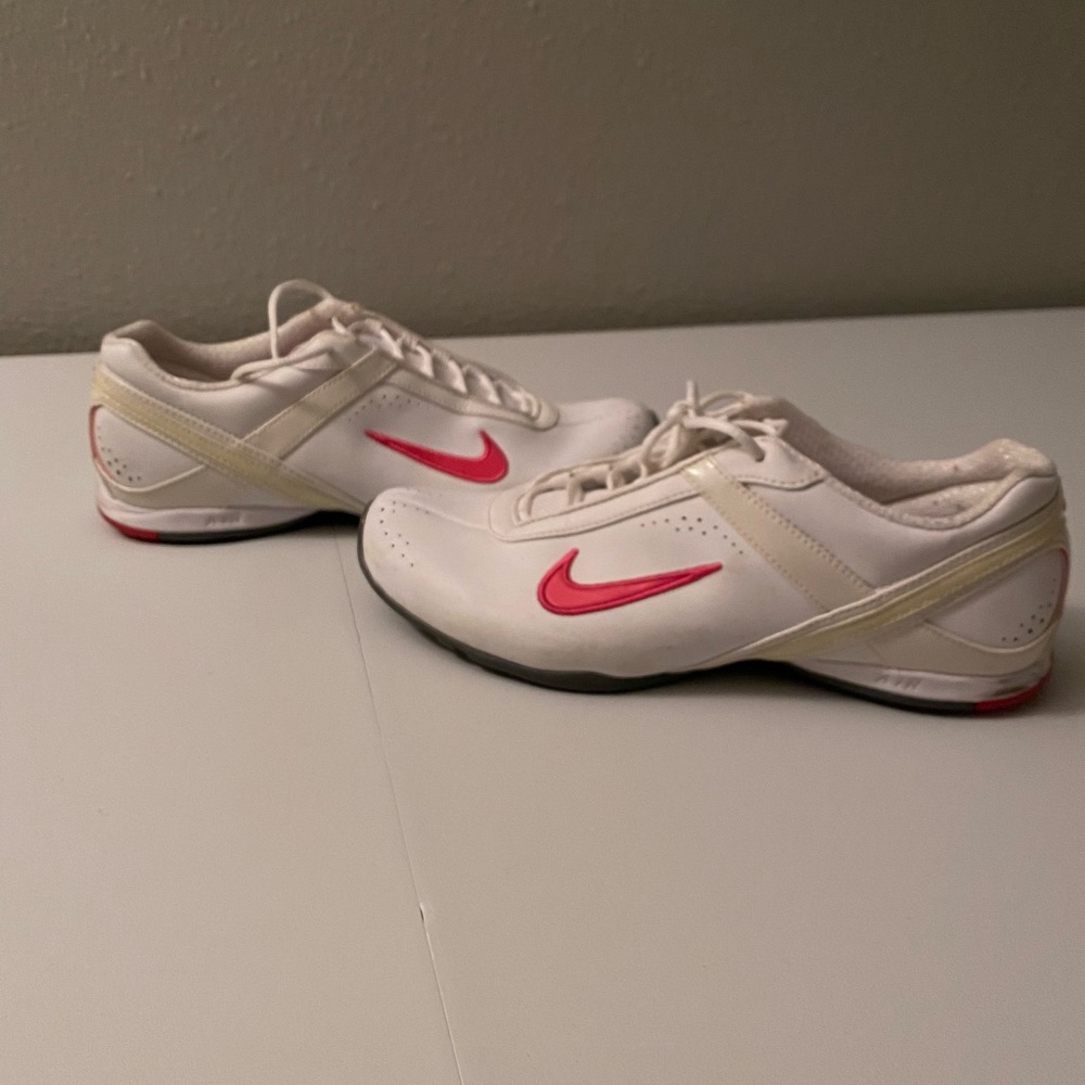 Womens Nike shoes size 7.5